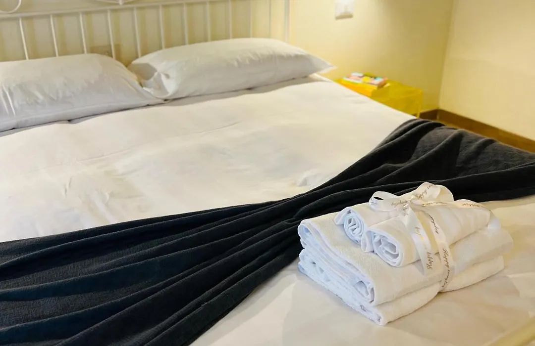 Bed & Bed Peterson-1